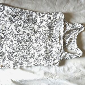 Yoga tank top with bra shelf